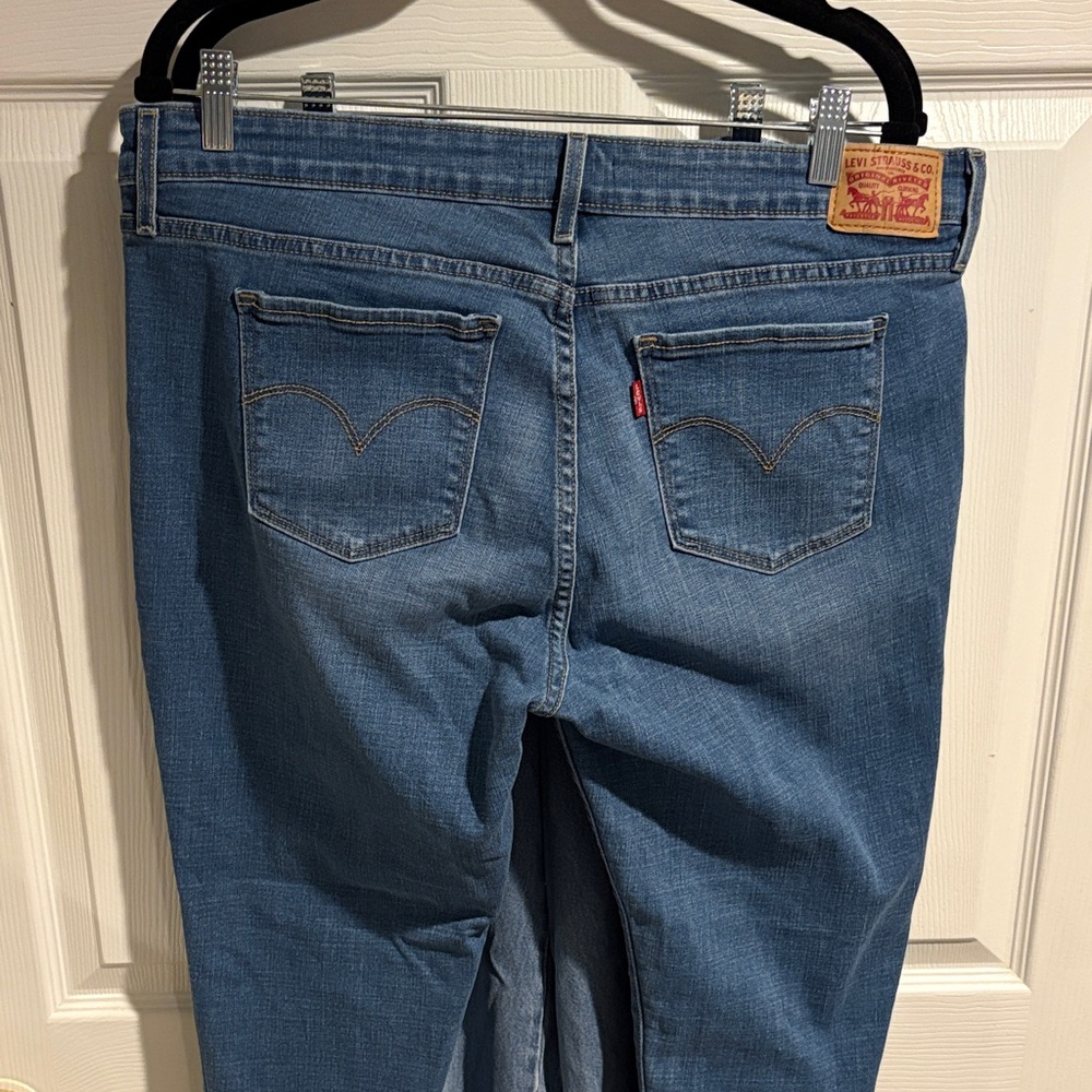 Levi's Women's Light Blue Straight Leg Jeans